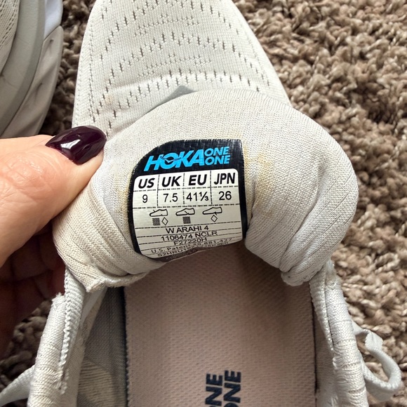 Hoka One One Arahi women’s size 9. Price is firm. - Picture 3 of 5